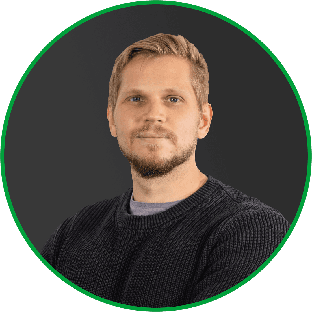 Portraitfoto von Max Grünwald mit grünem Rand.